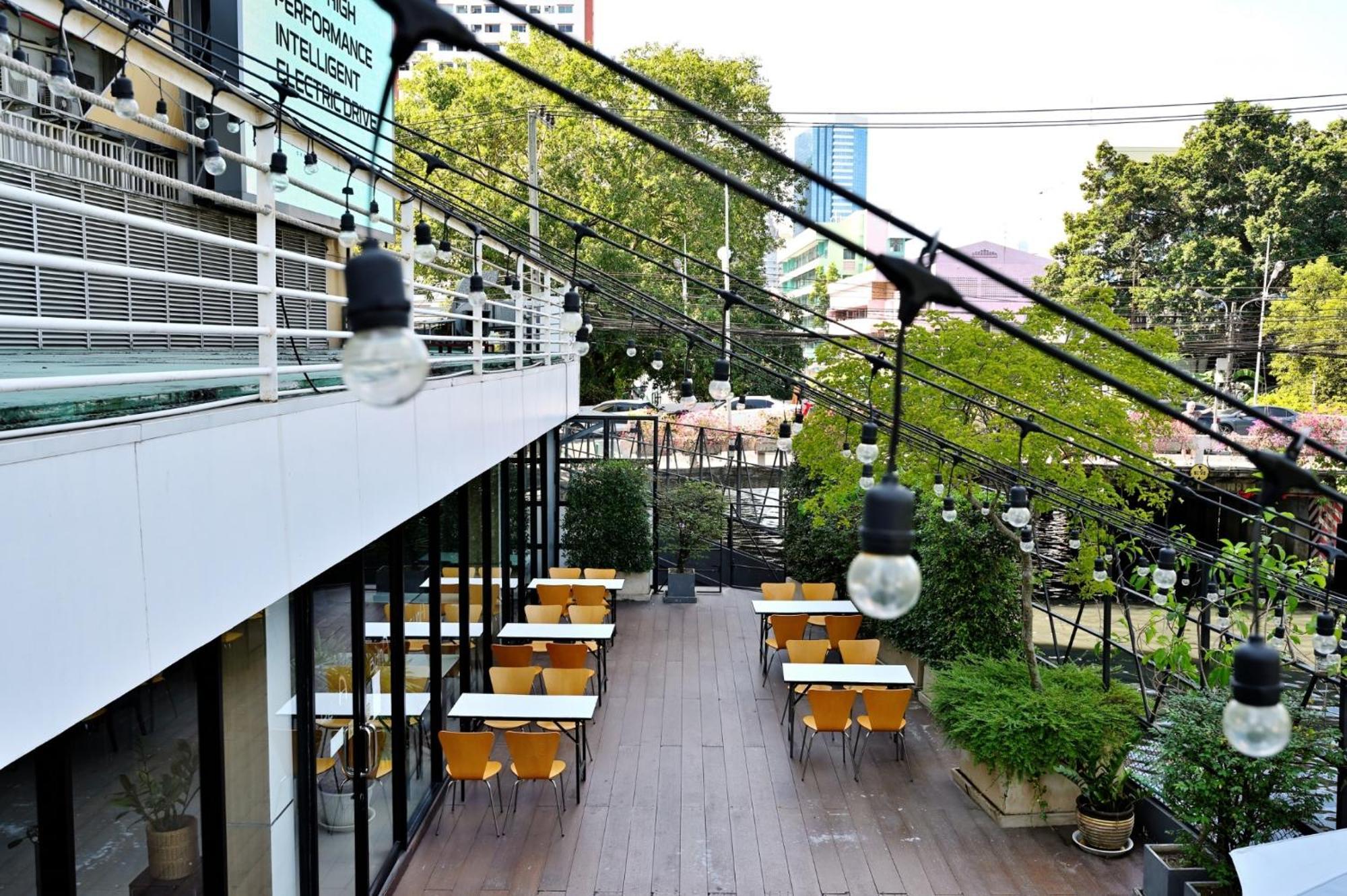Anya Nana At Sukhumvit Bangkok Hotel Exterior photo